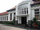 Museum Batik di Pekalongan, Jl. Jetayu No. 1 Kota Pekalongan. Gedung itu menyimpan sejarah sebagai peninggalan VOC atau dikenal sebagai City Hall.