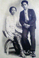 Oey Soe Tjoen, bersama istrinya Kwee Tjoen Giok Nio